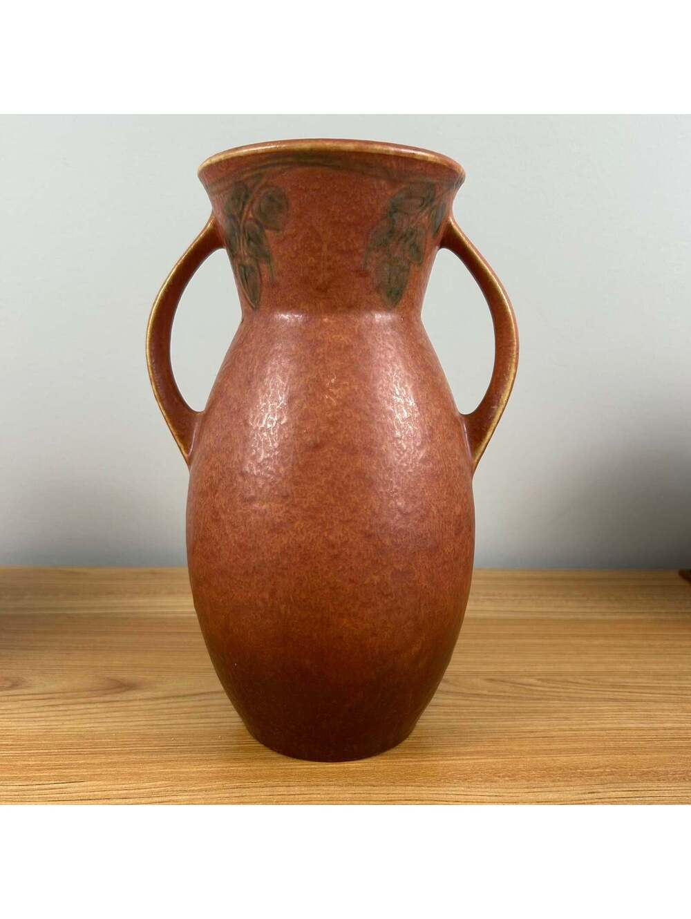 ROSEVILLE POTTERY 10 1/2" TERRA COTTA WINDSOR #554-10 HANDLED VASE Circa 1931